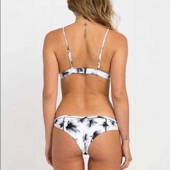 🔥RVCA Fading Petals Cheeky Bikini Bottom🔥~med - Picture 11 of 14
